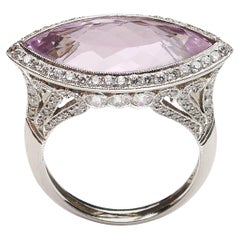 Anello moderno con navette di Kunzite, diamanti e platino