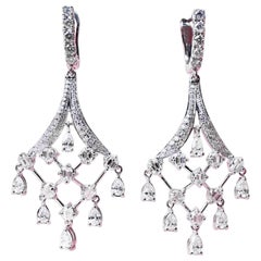 Boucles d'oreilles chandelier en or 18 carats de 6,90 carats de diamants de forme mixte