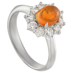 Anello in platino con diamante e opale da 0.55 carati