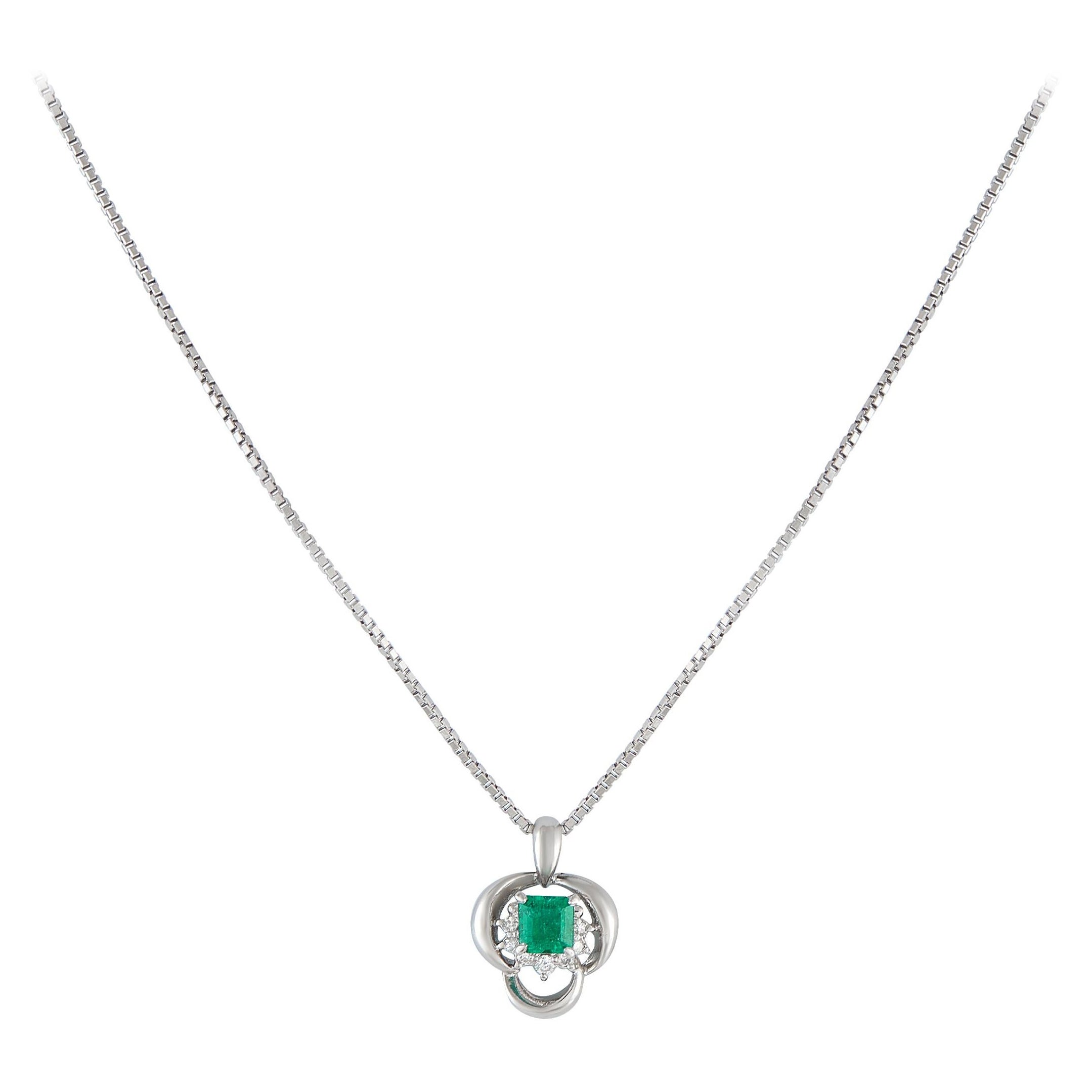 Collar de diamantes y esmeraldas en platino de 0.07 ct en venta