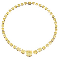 OUR LEGACY Collier de 100 carats de diamant jaune fantaisie  Centre 12 carats  GIA