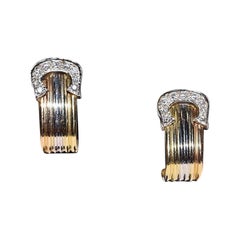 Vintage Circa 1980 Boucles d'oreilles en or 18k ornées de diamants naturels