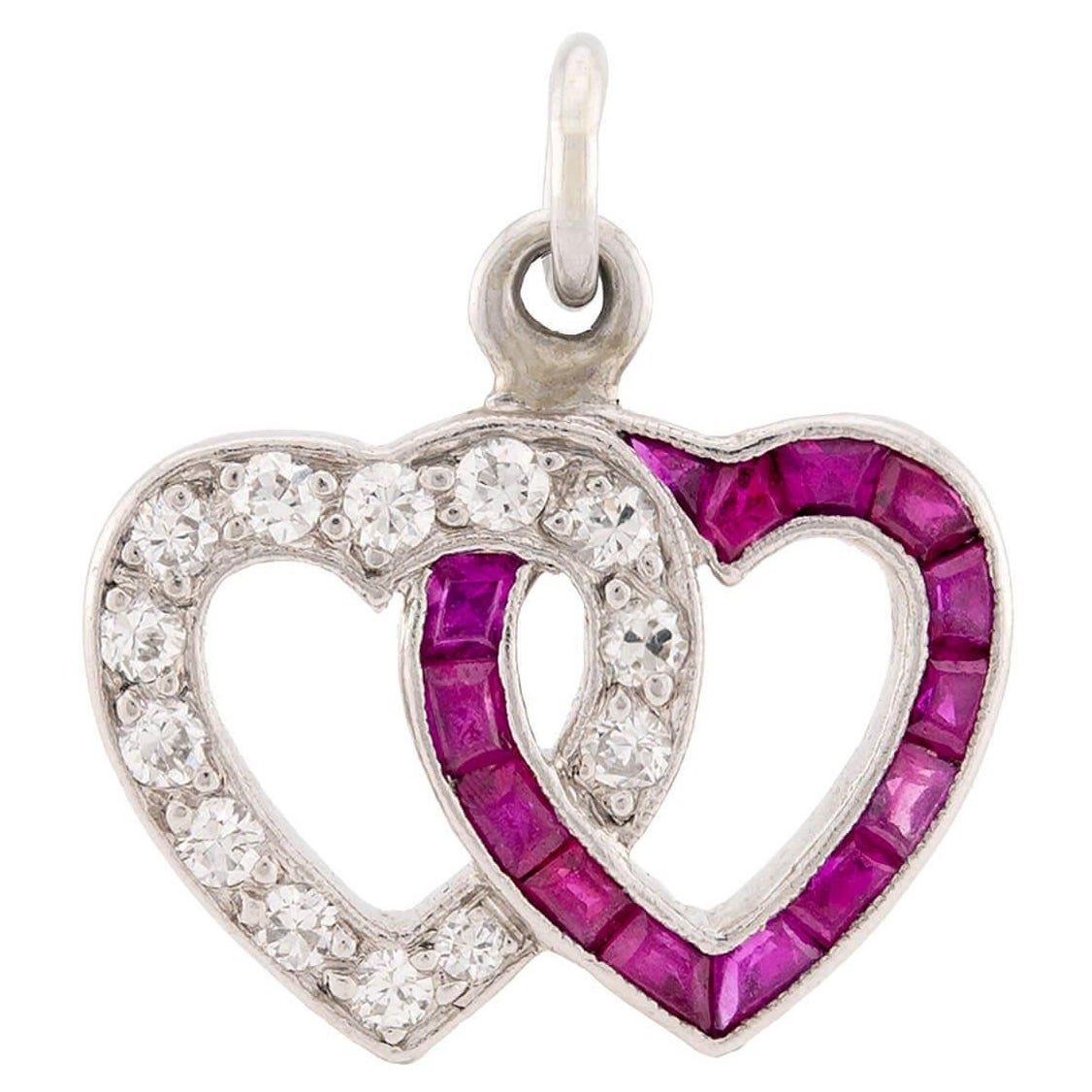 Pendentif double cœur rétro en platine avec diamants et rubis en vente