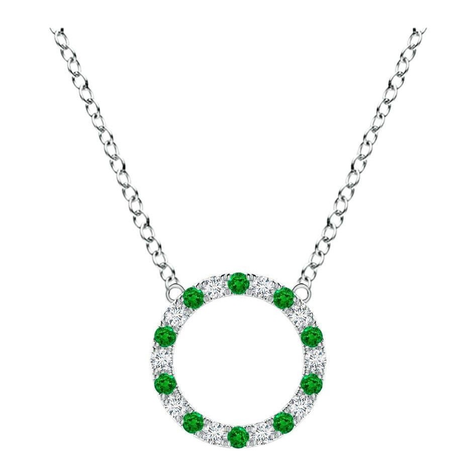 Angara Natürlicher Smaragd und Diamant Kreis Eternity Anhänger in 14K Weißgold