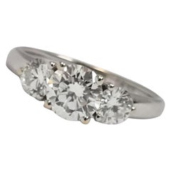 Bague à trois pierres en or blanc 18 carats avec diamants ronds brillants GIA de 1,55 carats