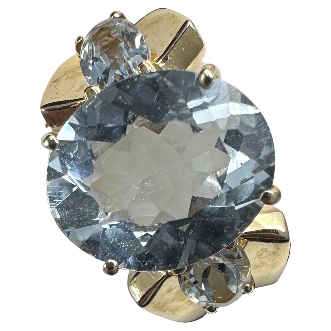 Retro Aquamarine Three Stone Ring 4 Carat Center 14 Karat Gold Antique Cocktail
