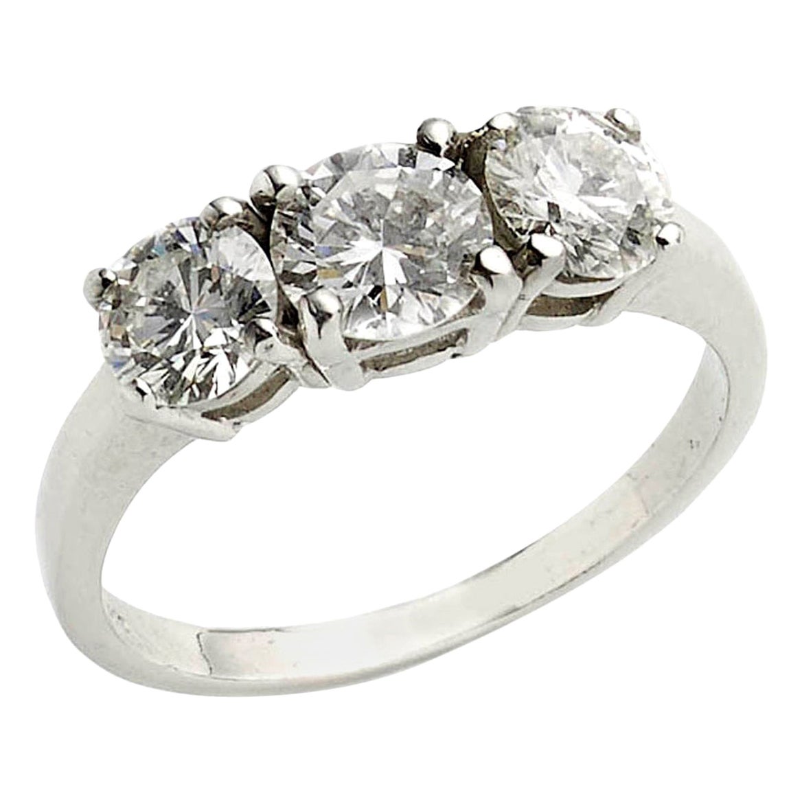 Anello moderno con tre pietre di diamante e platino, 1,60 carati in vendita