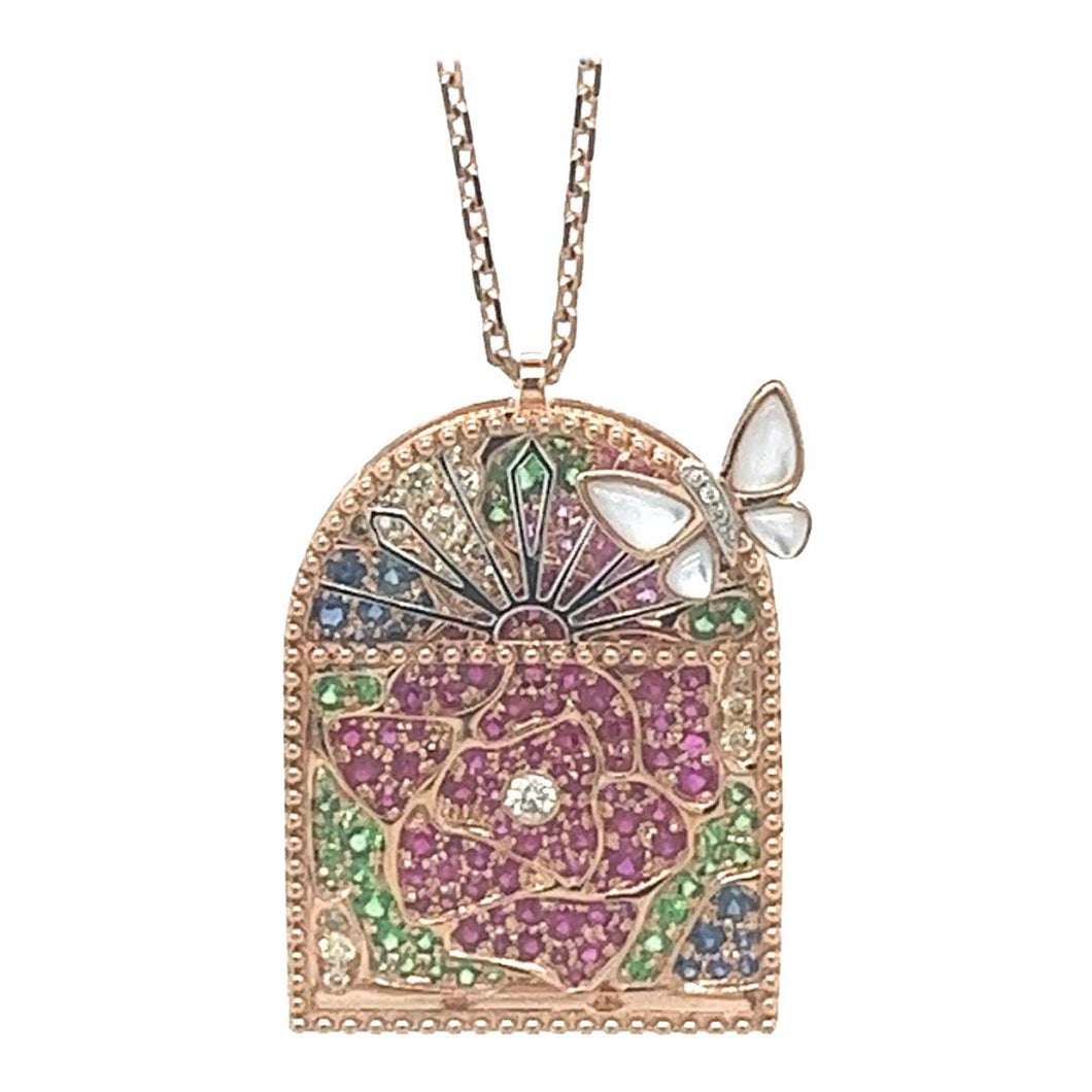 Collier en or rose 18K avec papillon et saphir de jardin en vente