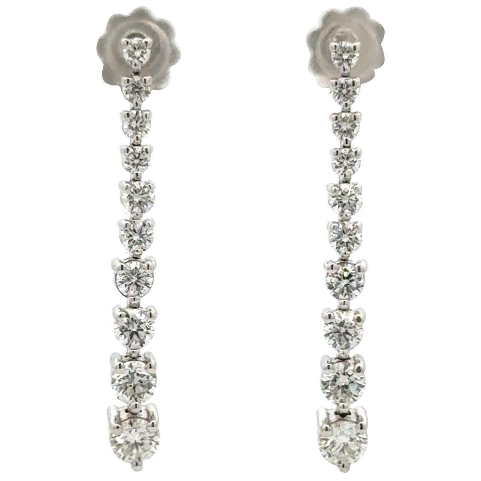 Orecchini a goccia con diamanti graduati 2 carati in oro bianco 14 carati G-H VS2-SI1 in vendita