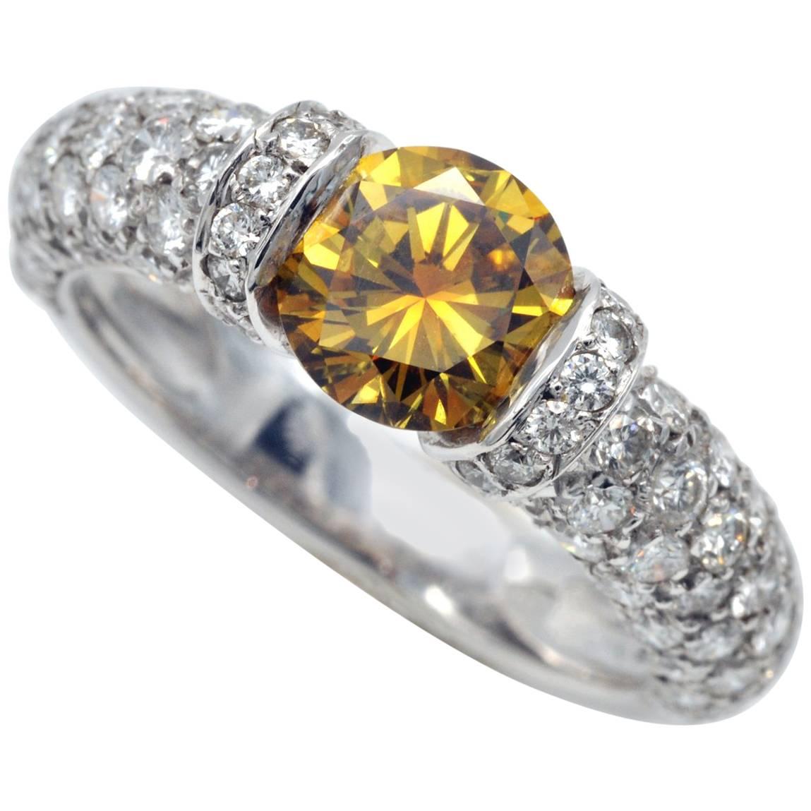 Bague de fiançailles fantaisie en diamant jaune orange intense certifié en vente