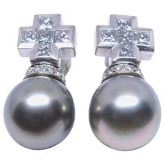 Clous d'oreilles en or blanc 18 carats avec perles de Tahiti et diamants