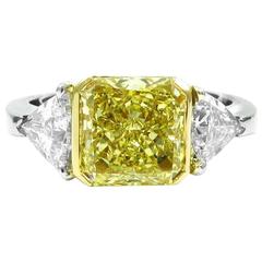 3.23 Carat GIA Total Fancy Yellow and White Diamond Gold Three-Stone Ring 4