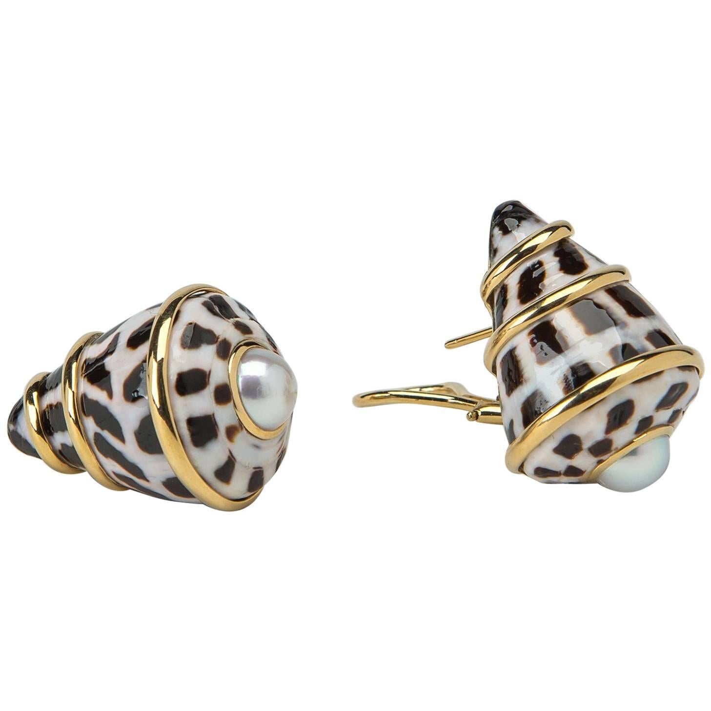 Trianon Pearl Shell Gold Earrings