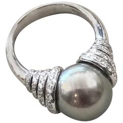 Cultured Pearl and Diamonds White Gold Ring 10