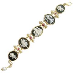 Rubies Freshwater Pearls Black White Cameo Intaglio Yellow Gold Bracelet