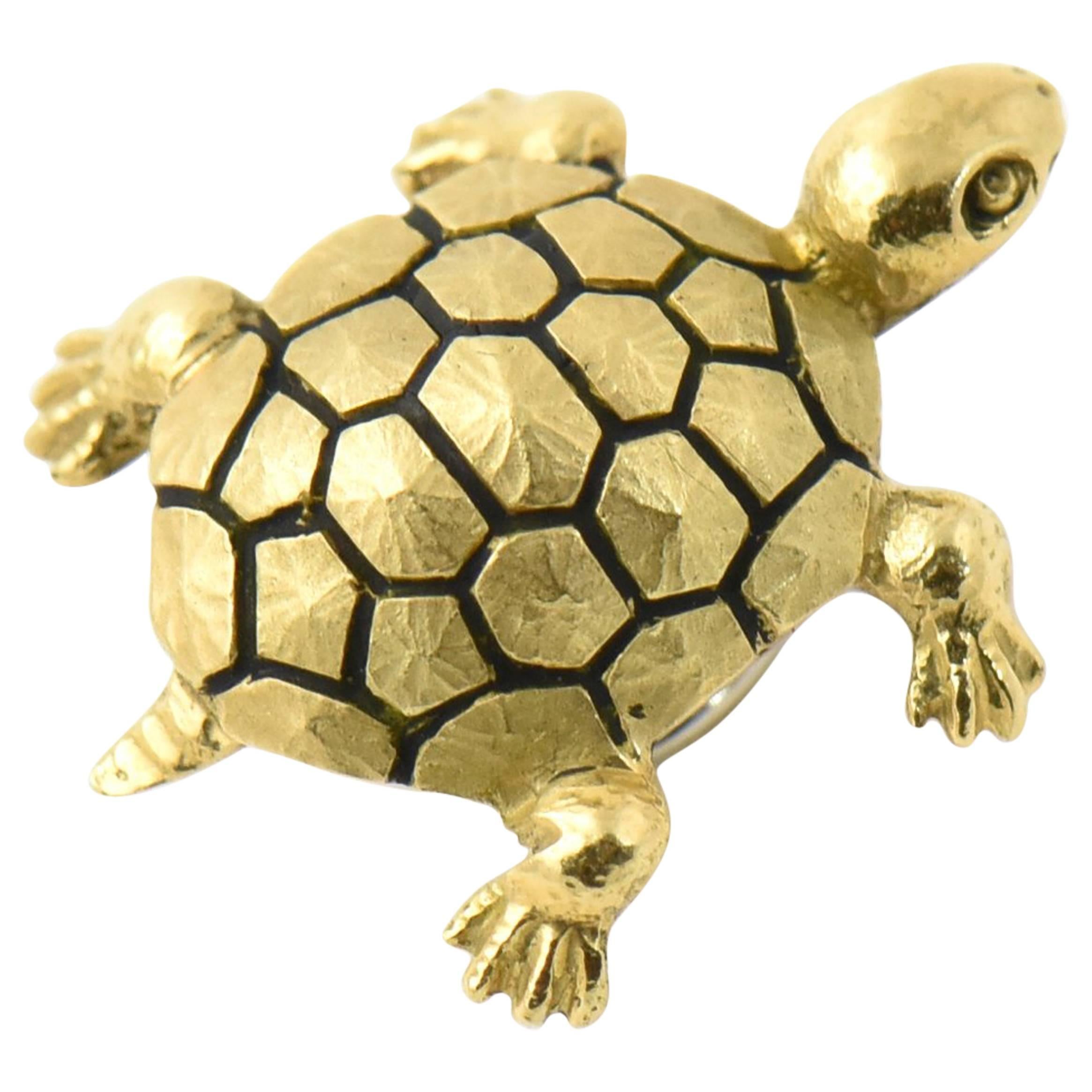 Broche en forme de chapeau de tortue en or émaillé avec voile en cheveux ou épingle de revers