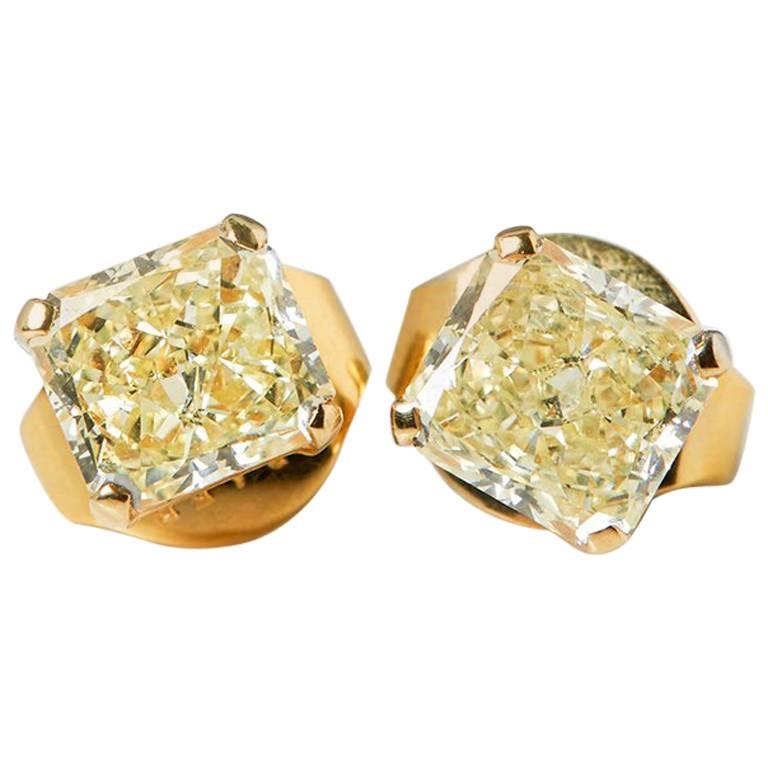 Graff Diamonds Yellow Gold 2.66 Carat Yellow Diamond Stud Earrings