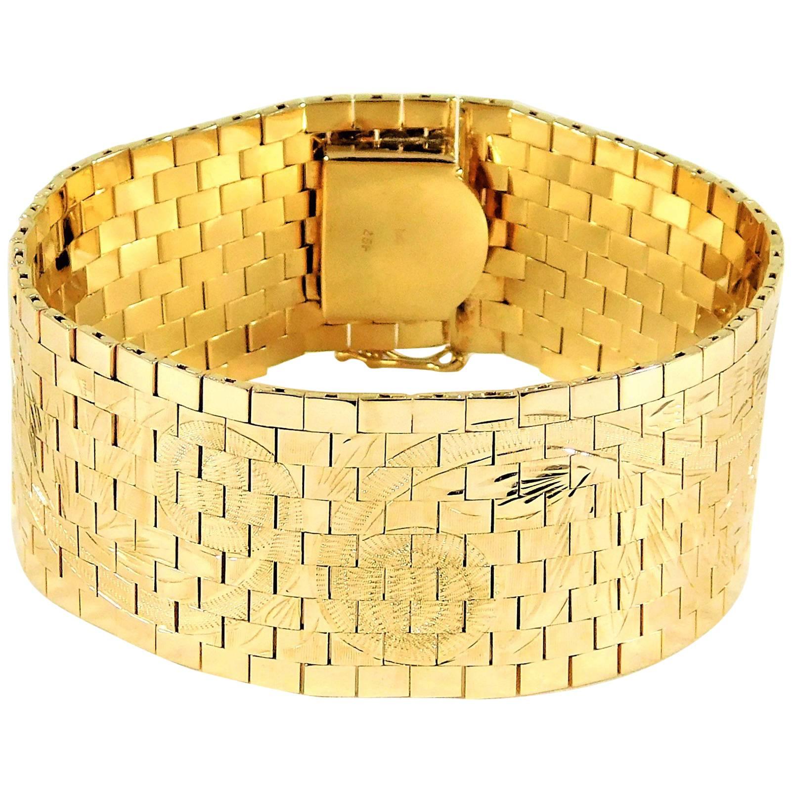 Breathtaking Gold Mesh Link Bracelet For Sale