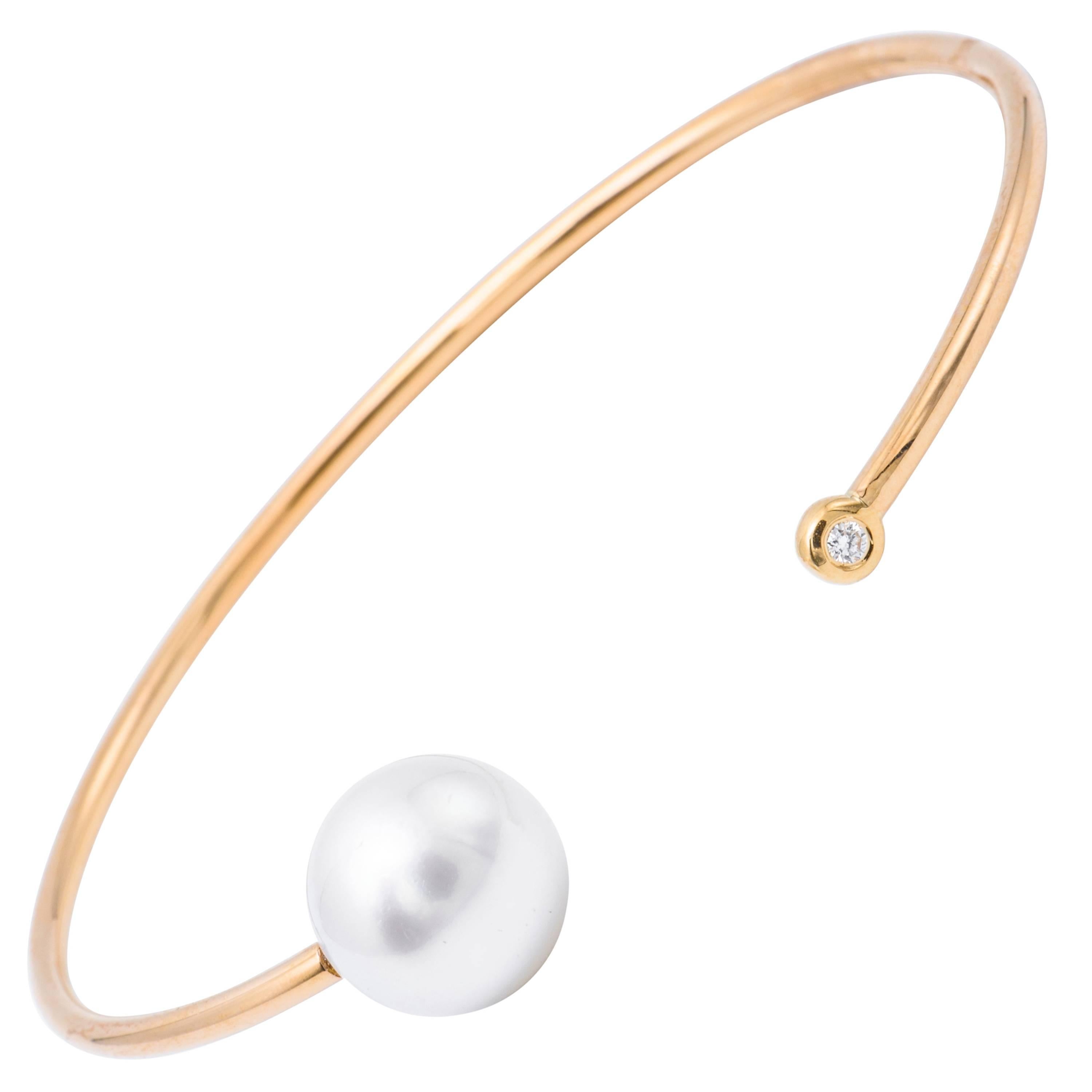 Bracelet jonc ouvert en or 18 carats avec perles des mers du Sud et diamants 11-12 mm (0,06 carat)