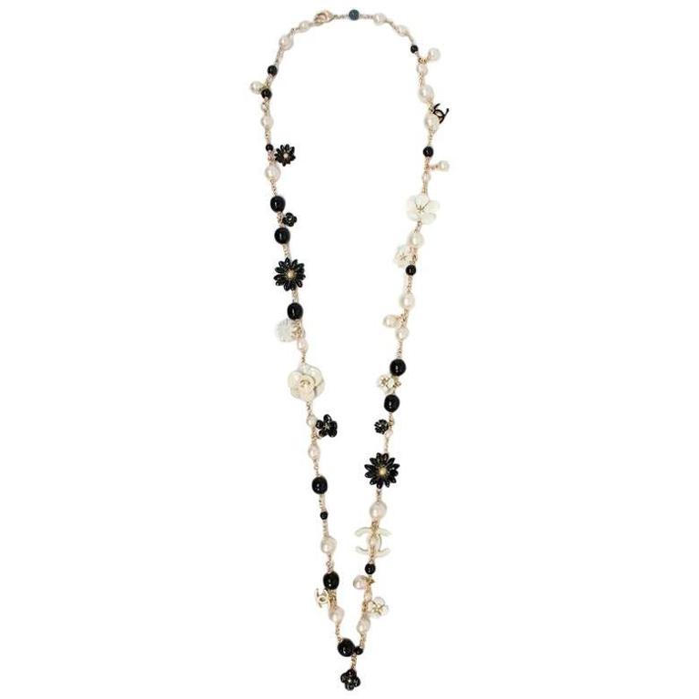 Chanel flower necklace deals