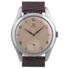 Omega Edelstahl-Armbanduhr mit cremefarbenem Zifferblatt und arabischen Nummern