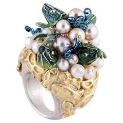 Very Amazing Fish Ring in Gold, Silver and Various Colors of Pearls and Enamel