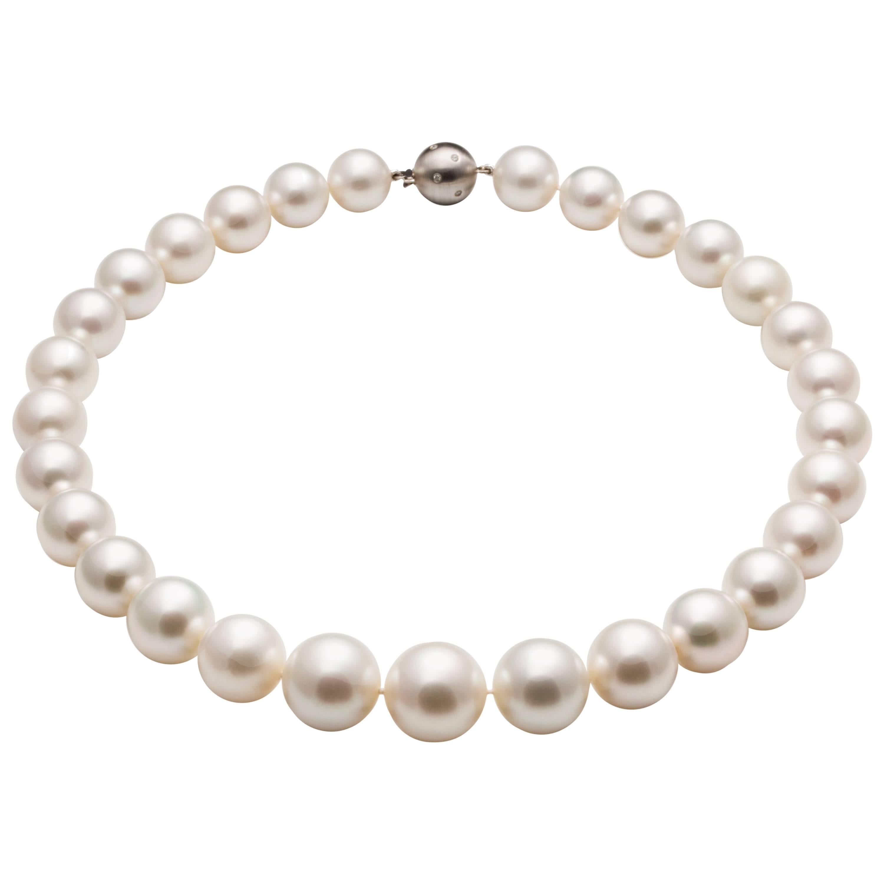 Australian High Luster White 13-18.7mm South Sea Round Pearl Necklace For Sale