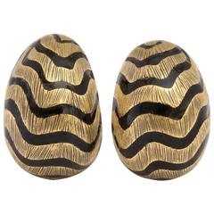 David Webb Black Enamel Brushed Gold Zig Zag Clip on Earrings 9