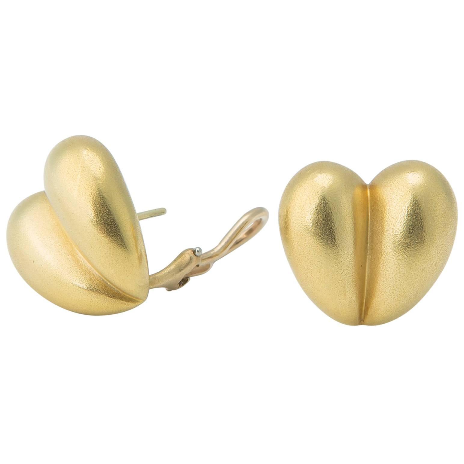 Kieselstein-Cord Classic Gold Heart Earrings