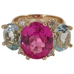 Christina Addison, bague GUM DROP moyenne avec topaze rose et bleue
