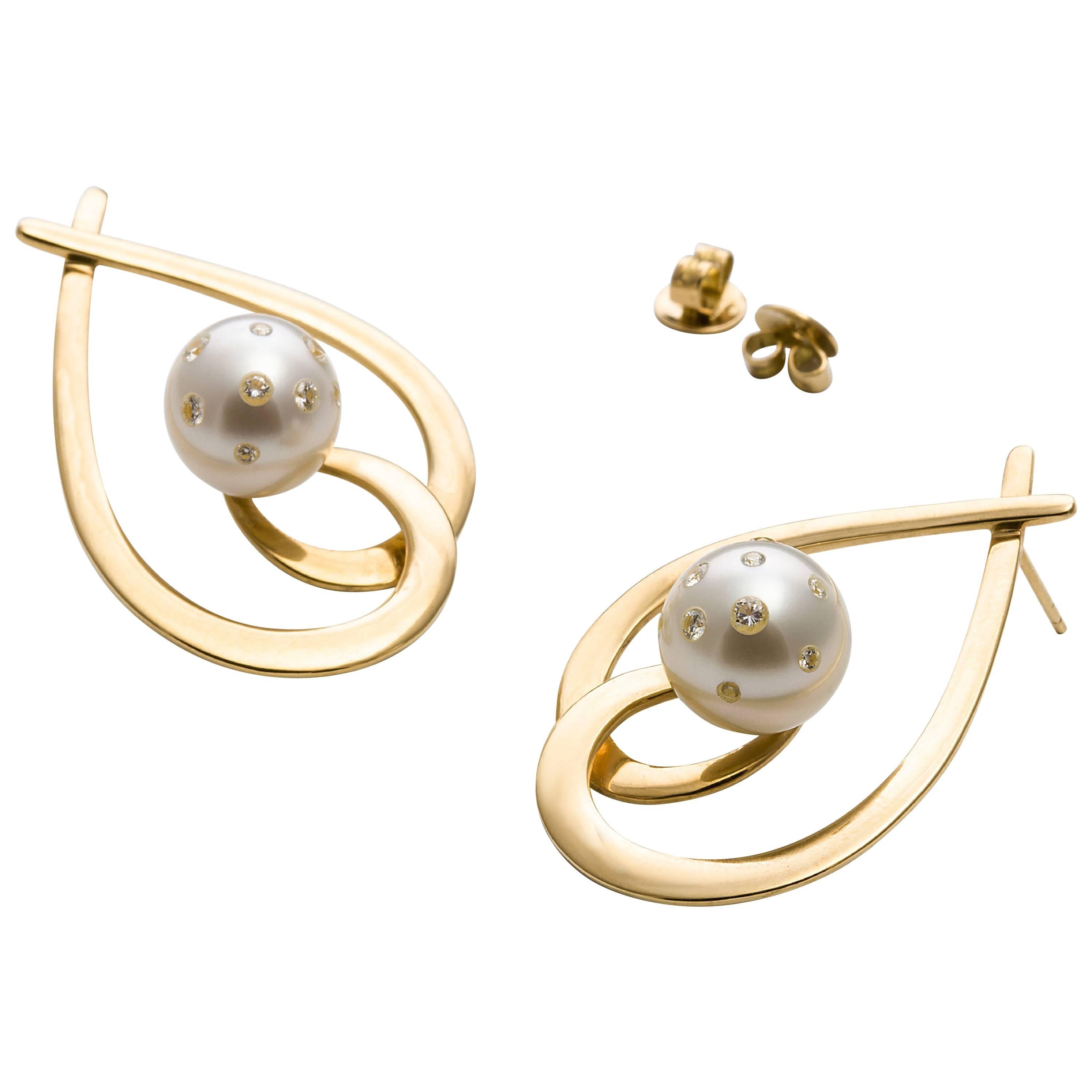 Contemorary design bring the Aria earrings alive with stunning South Sea pearls embellished with white brilliant cut diamonds.              

Aria Design (as the pair seen on the banner model) are 18 carat yellow gold with a highly polished finish