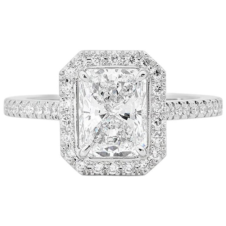 GIA Certified 2.06 Carat Radiant Cut Diamond Platinum Engagement Ring For Sale