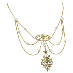 Collier édouardien ancien en forme de guirlande en or avec péridots et perles, ancienne propriété de bijouterie d'art