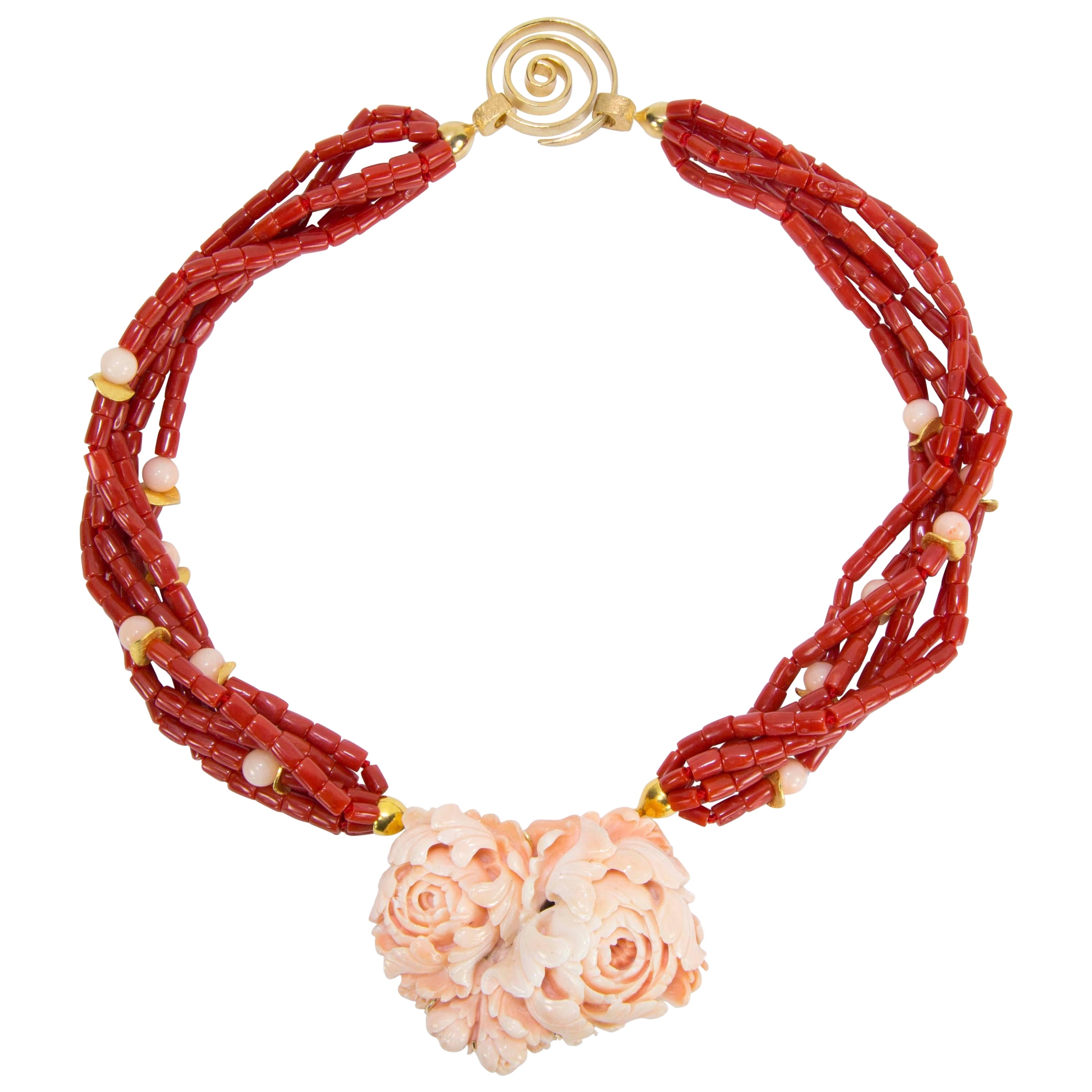 Mehrstrangige Koralle und geschnitzte Koralle Blume Halskette Nachlass feiner Schmuck im Angebot