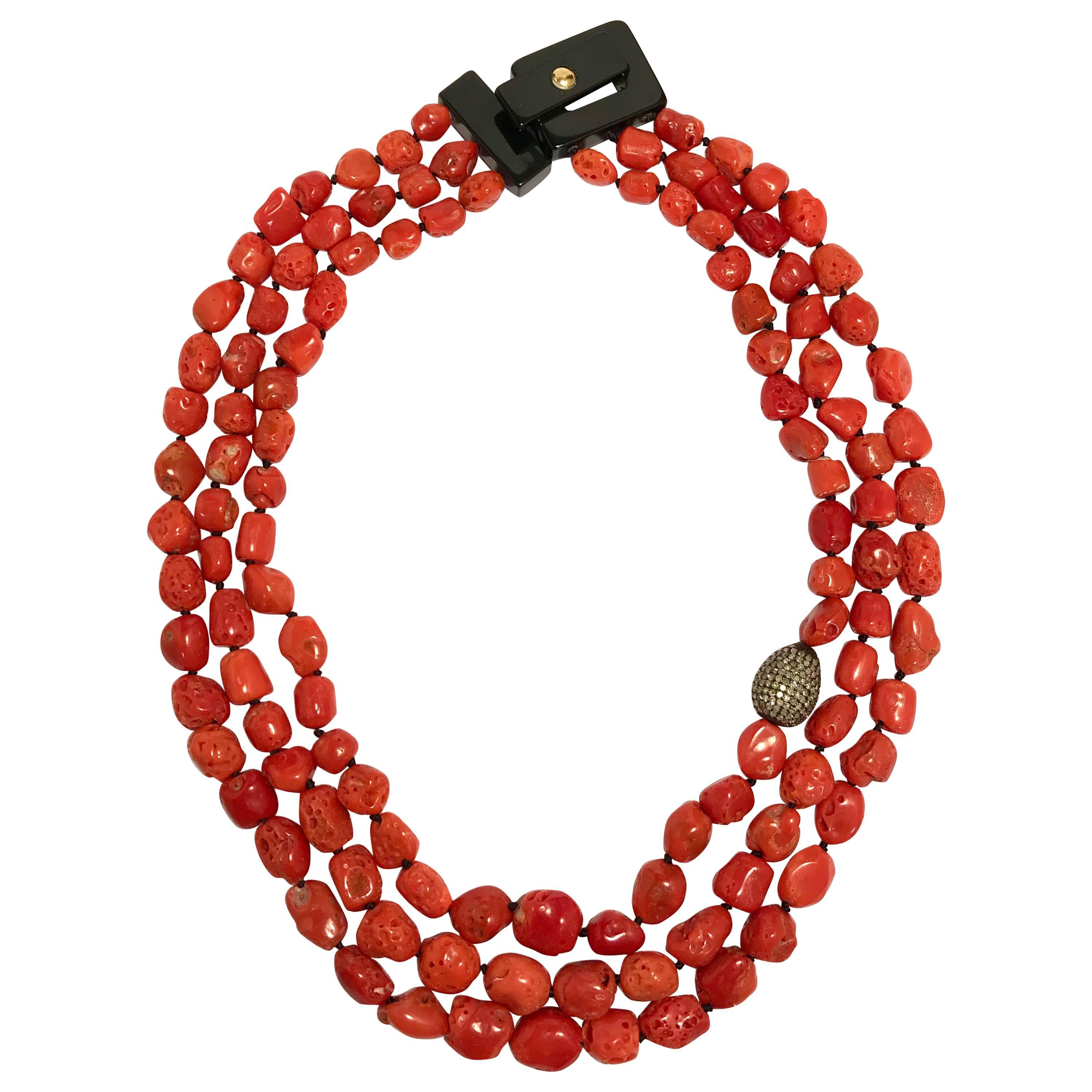 Coral Brown Diamonds and Bakelite Necklace.
Coral
Brown Diamonds
Bakelite
Length 50 cm 