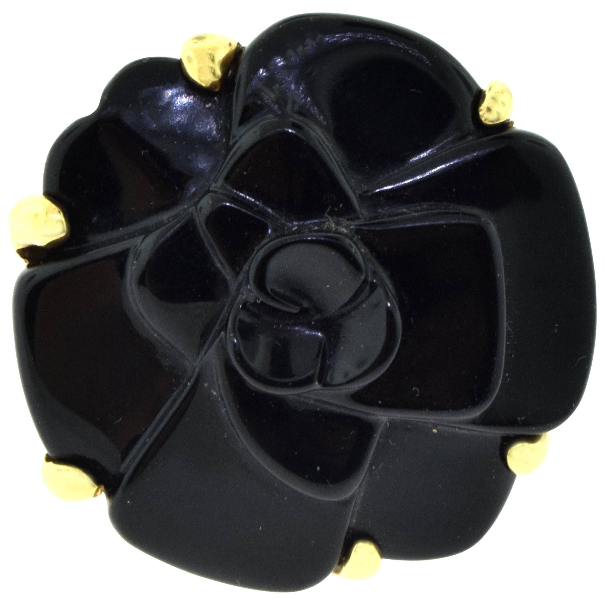 Chanel Camellia Camelia Carved Black Onyx Flower Ring in 18 Karat Yellow Gold For Sale