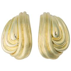 Elegant Henry Dunay Sabi and Shiny Gold Earrings 2