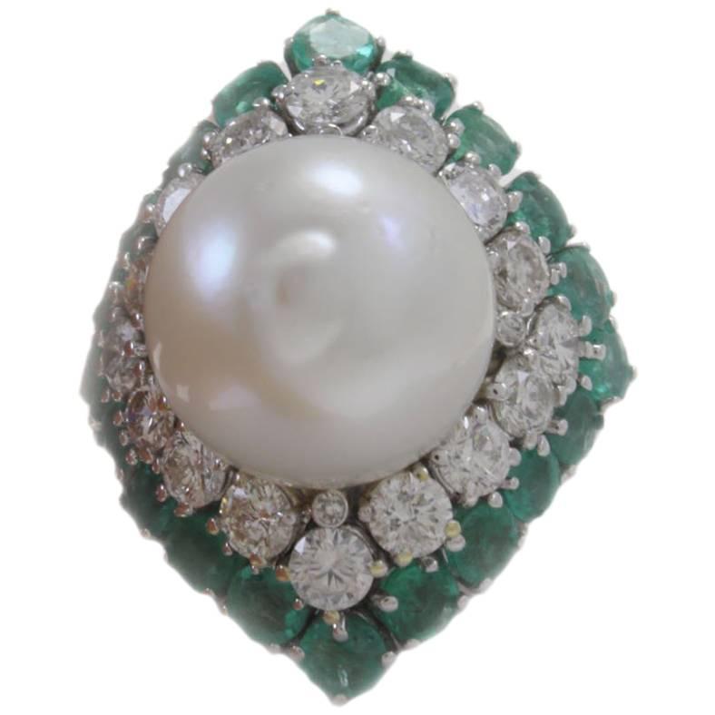 3.50 g Australian Pearl, 2.95 ct  Emeralds, 2.05 Diamonds White Gold Ring