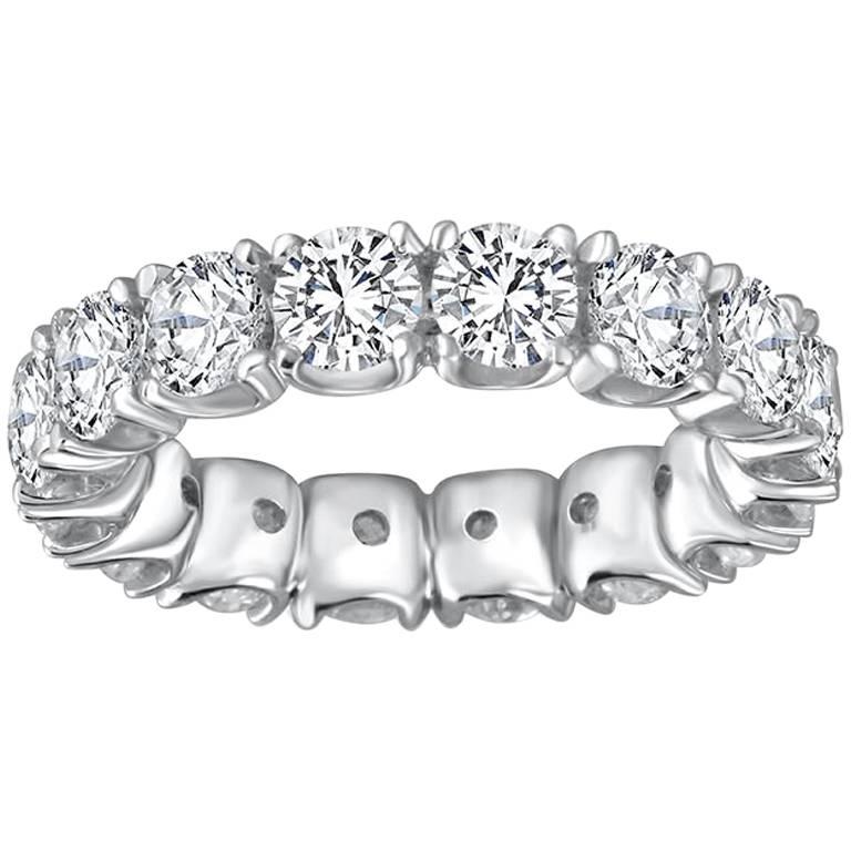 Diamond 18 Carat Total Weight White Gold Band Ring For Sale