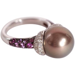 Unique Ring With a Tahitian Pearl and Purple Sapphires and Diamonds Pavage