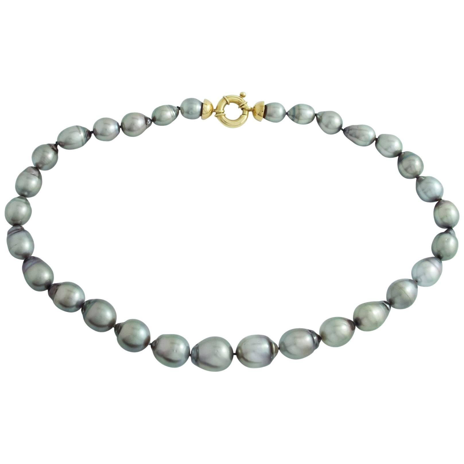 Tahitian Pearls with Yellow Gold Clasp For Sale