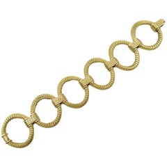 Elegant Gold Oval Link Bracelet