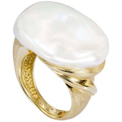 Yvel White Freshwater Baroque Pearl Ring 18 Karat Yellow Gold R-1BRQFW-21Y