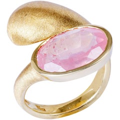 Yvel Pink Sapphire Ring 6.50 Carat 18 Karat Yellow Gold Fashion R-1-PSA-GY