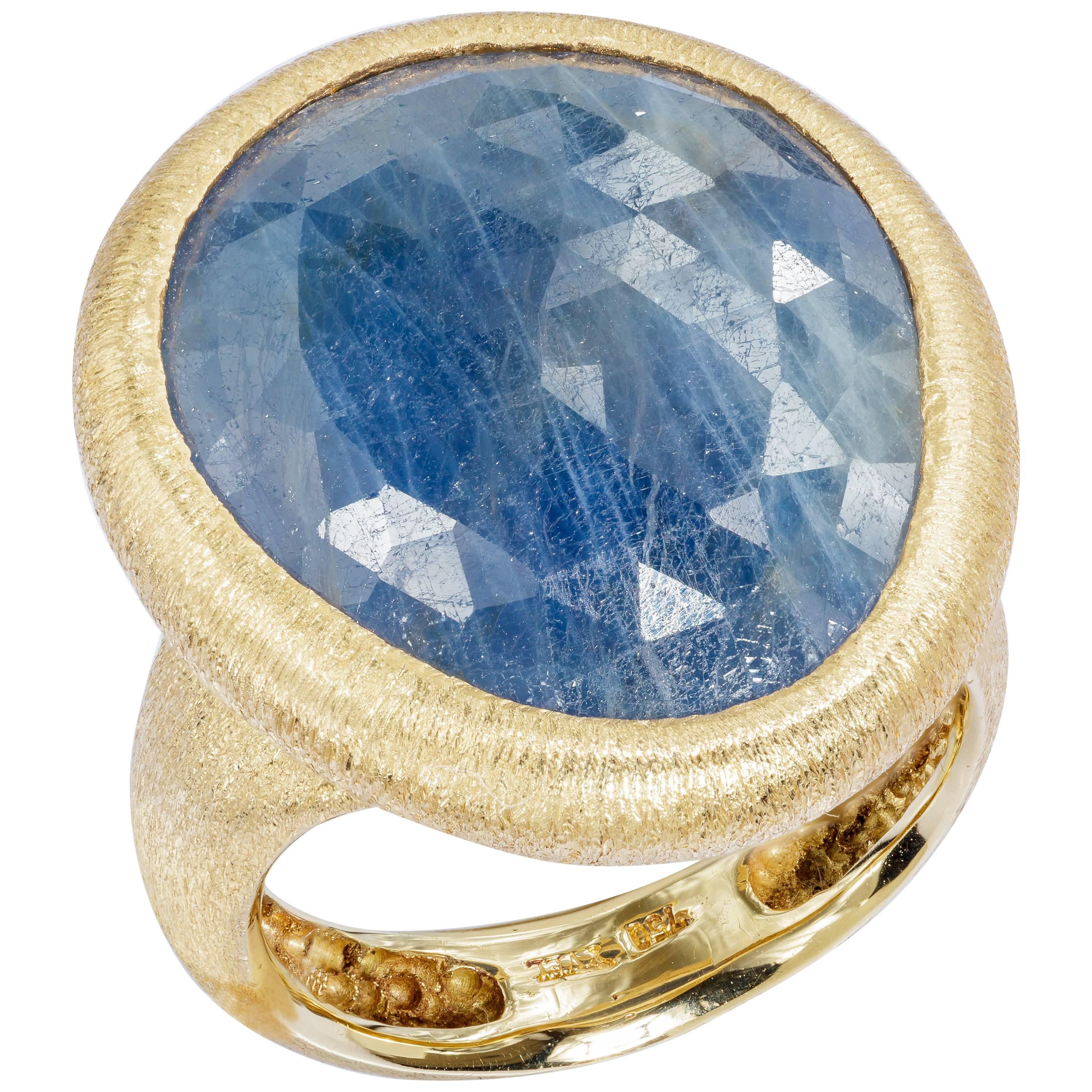 Yvel 17 Carat Dark Blue Sapphire Ring 18 Karat Yellow Gold Size 6.75 For Sale