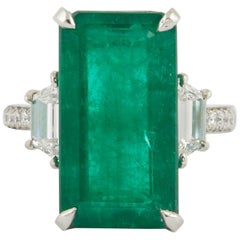 Bague unique allongée en émeraude verte de 10 carats