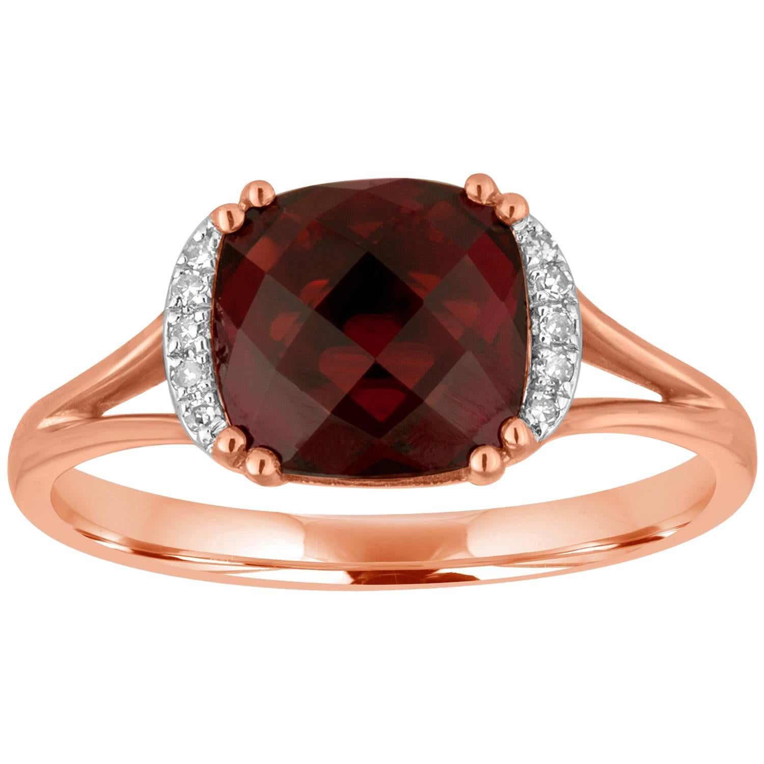 Cushion Cut 3.19 Carat Garnet and Diamond Gold Ring For Sale