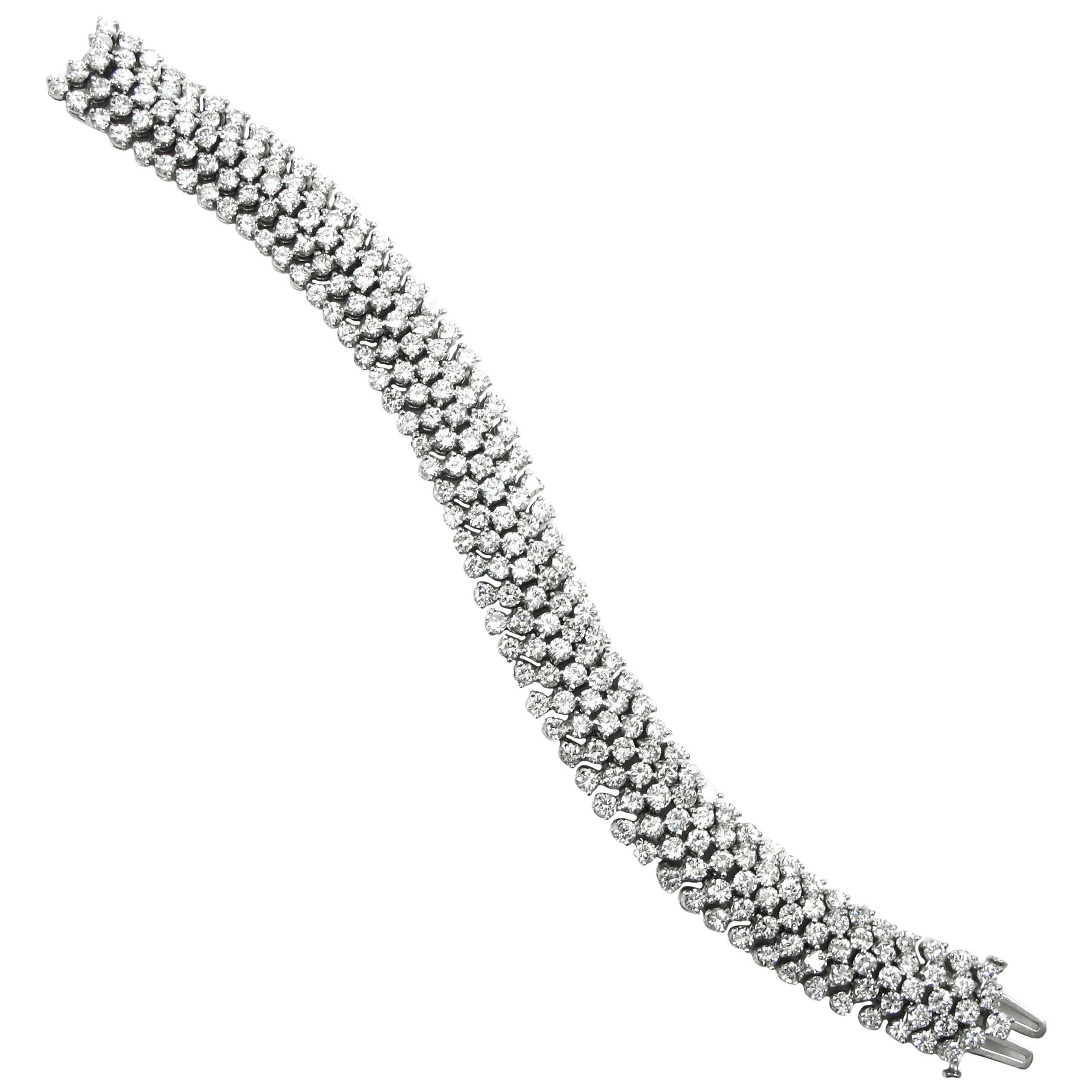 Chic 18 Carat Total Diamond Platinum Bracelet