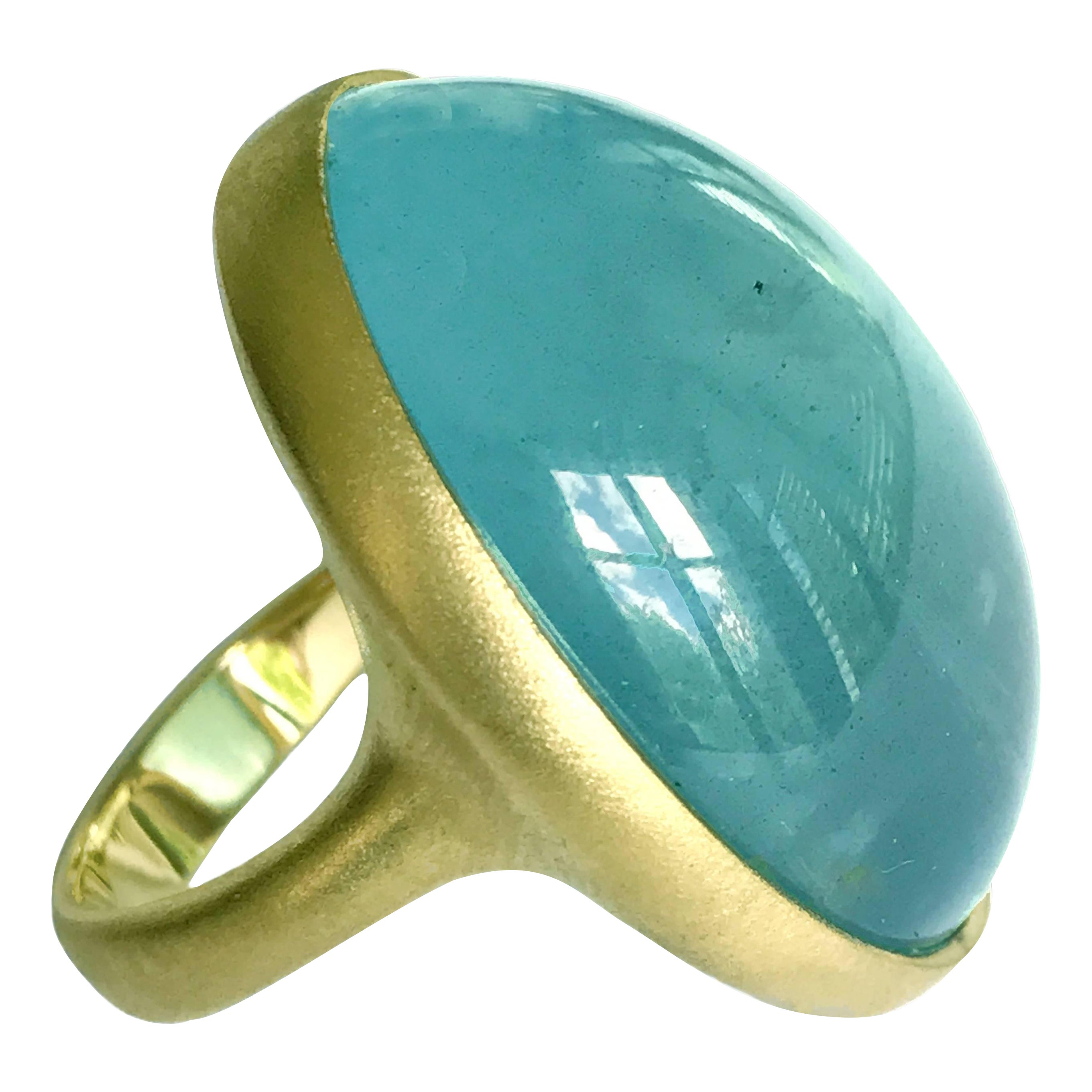 Dalben, magnifique bague en or jaune avec aigue-marine cabochon en vente