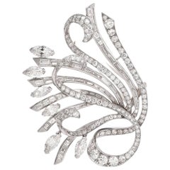 Broche motif floral à épingle de revers, style rétro, en platine et diamant 15,51 carats